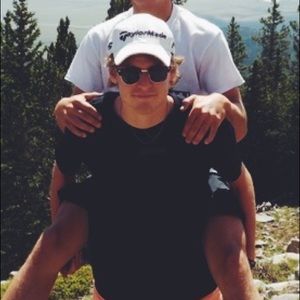 Meet your Posher, Hollis